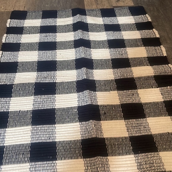 Rug - Picture 4 of 7